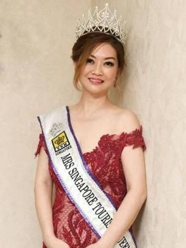 Laura Lee, nenek lima cucu juara kontes kecantikan.