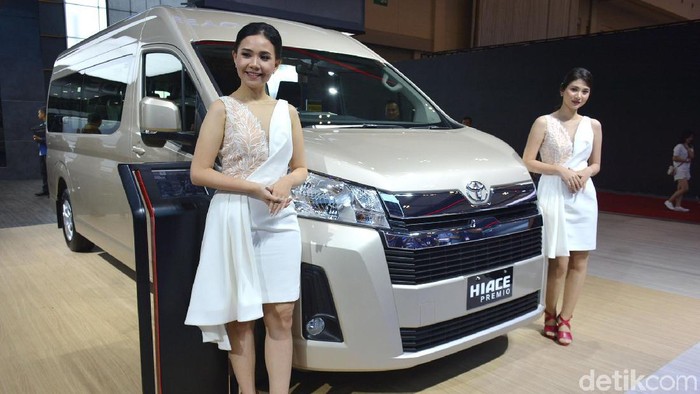 Mengantisipasi kian berkembangnya pasar kendaraan komersial, Toyota-Astra Motor (TAM) meluncurkan HiAce Premio, yang akan melengkapi segmen commercial Van Toyota. Mobil ini menawarkan kenyamanan dan sekaligus keamanan serta daya tahan yang sudah teruji. HiAce Premio dihadirkan untuk mengisi pasar premium, dengan kendaraan yang mampu memberikan pengalaman menyenangkan bagi konsumen.