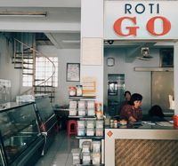  Toko  Roti Jadul  Puluhan Tahun Ini Masih Jual Roti Hangat 