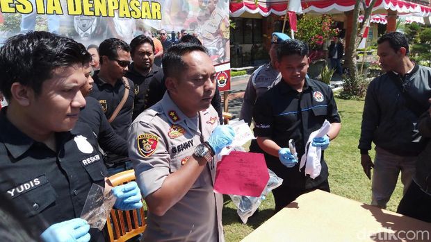  Polisi menangkap pencuri pistol Kapolsek Negara, Jembrana, Bali, Kompol I Ketut Maret.