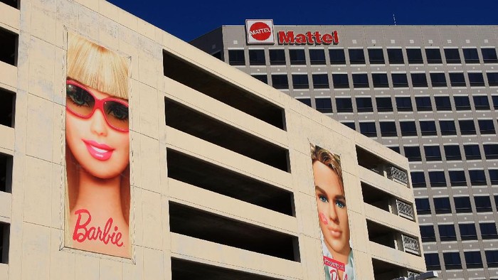 EL SEGUNDO, CA - FEBRUARY 02:  Mattel Inc. offices are seen February 2, 2009 in the Los Angeles area community of El Segundo, California. Fourth-quarter profits for the toy maker giant fell far below expectations following a disappointing holiday season as net profit fell from $328.5 million, or 89 cents a share, a year earlier to $176.4 million, or 49 cents a share.  (Photo by David McNew/Getty Images)