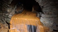 Pemandian ini dialiri langsung dari mata air alami. Setiap harinya ada sekitar 1.170.000 liter air yang mengisi pemandian ini. (iStock)