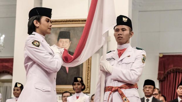 Jokowi Kukuhkan Paskibraka HUT ke-74 RI di Istana