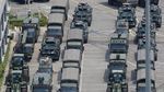 Kendaraan Militer China Rapatkan Barisan di Perbatasan Hong Kong