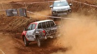 Engineered Beyond Tough Experiencediselenggarakan di sirkuit off-road Pagedangan, BSD. Pool/Mitsubishi.