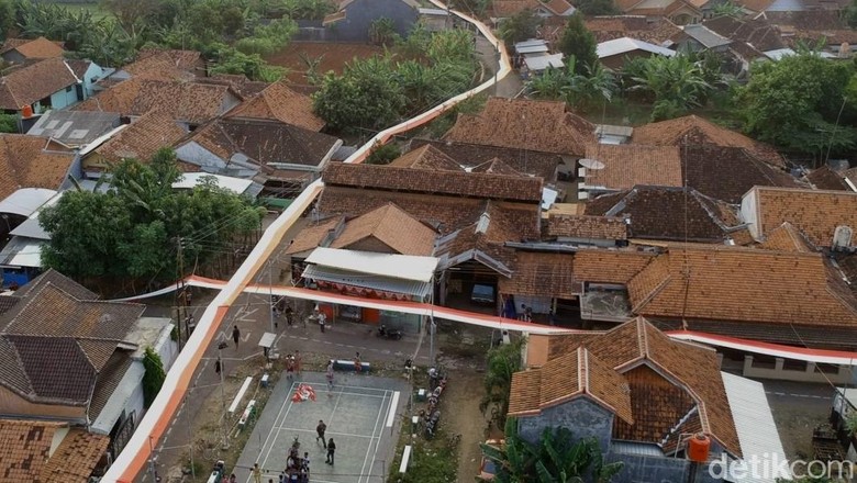 1.000 Meter Kain Merah Putih Membentang di Pekalongan 1.000 Meter Kain Merah Putih Membentang di Pekalongan