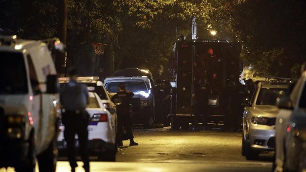 Polisi berjaga di lokasi penembakan di Philadelphia