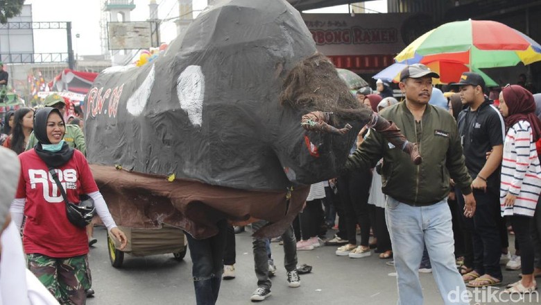40 Ribu Peserta Meriahkan Karnaval HUT RI di Lembang Bandung Barat 40 Ribu Peserta Meriahkan Karnaval HUT RI di Lembang Bandung Barat