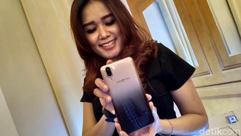 Ponsel ini punya baterai 3.300 mAh. Foto: Adi Fida Rahman/detikINET