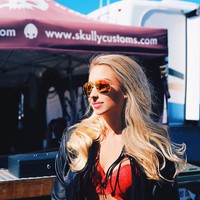 Emily bisa dibilang sebagai pemancing super. Dia bisa menagkap ikan jumbo yang beratnya lebih dari 100 kg.   Foto: dok. Instagram @emilysriemer