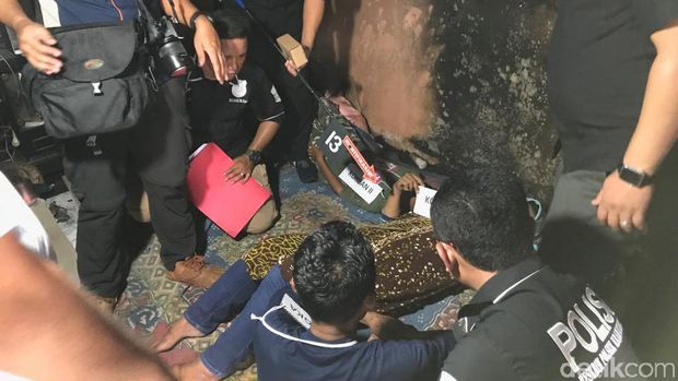 Reka Ulang, Jumharyono Tusuk Istri 3 Kali Lalu Bakar Rumah Hilangkan Bukti
