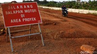 Tol Cibitung-Cilincing terdiri dari 4 seksi yakni Seksi I Cibitung-Telaga Asih, Seksi II Telaga Asih-Tembelang, Seksi III Tembelang-Mekar Jaya, dan Seksi IV Mekar Jaya-Cilincing.