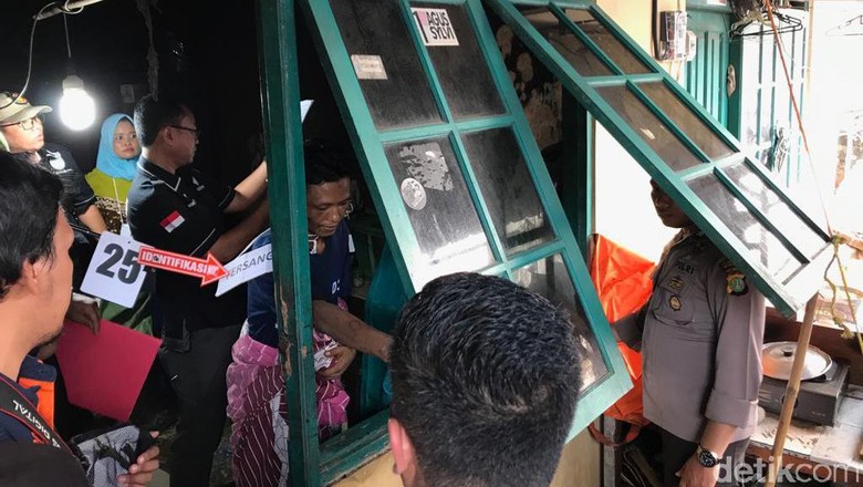 Anak Korban Pembunuhan Jumharyono Sudah Keluar ICU, Alami Luka Bakar 80% Anak Korban Pembunuhan Jumharyono Sudah Keluar ICU, Alami Luka Bakar 80%