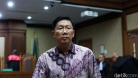 Direktur Utama PT Grand Kartech Kenneth Sutardja divonis 1 tahun 9 bulan penjara dan denda Rp 100 juta subsider 3 bulan kurungan.