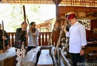Menlu Retno Berburu Kuliner Banyuwangi, dari Ikan Bakar hingga Nasi Cawuk