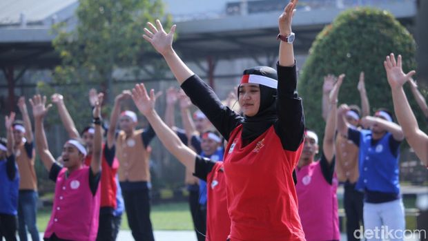 100 Napi Lapas Jelekong Menari untuk Memecahkan Rekor MURI Tari Kolosal