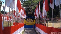 Ribuan bendera merah-putih berkibar di Gedung Perundingan Linggarjati, Kabupaten Kuningan, Jawa Barat.
