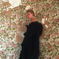 Ella adalah anak pertama Daniel Craig dengan istri pertamanya, Fiona Loudon. Anak tiri Rachel Weisz tersebut tumbuh di London sebelum pindah untuk sekolah asrama di AS pada usia 17. (Foto: Instagram/@ellaloudon)