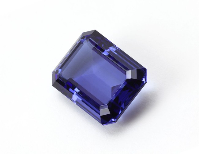 Pilih Tanzanite yang berwarna biru? Kamu punya aura sensualitas yang tinggi, bersemangat dan berinting kuat. Foto: iStock