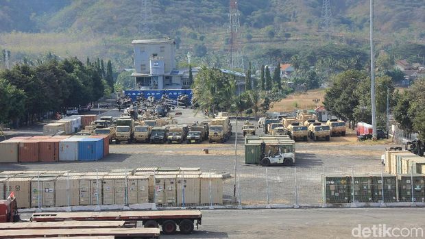 Alutsista US Army diparkir di Pelabuhan Tanjungwangi/