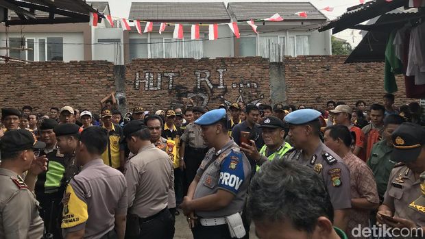 Tangan Diborgol, Jumharyono Jalani Reka Ulang Aksinya Bunuh Istri