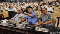 Ketua DPD Oesman Sapta Odang juga hadir.