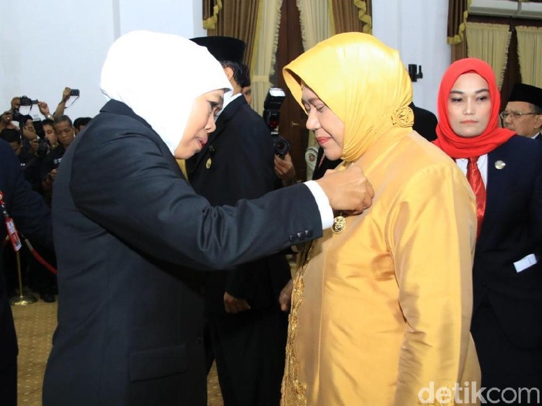 Ini Harapan Khofifah Saat Anugerahkan Satyalancana Karya Satya Ini Harapan Khofifah Saat Anugerahkan Satyalancana Karya Satya