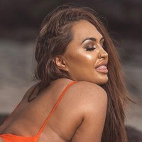 Selebgram bergaya seksi itu sempat ditahan selama empat hari di Bali setelah bea cukai Bandara Ngurah Rai menemukan 100 butir obat narkotika golongan I dan psikotropika golongan IV. Dalam Instagramnya, Tori menyebut bahwa obat-obatan yang telah diresepkan itu adalah pengobatan untuk penyakit mentalnya.  Foto: Instagram @torz_lyla