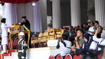 Diapit Panglima TNI-Kapolri, Jokowi Tinjau Gladi Upacara HUT RI