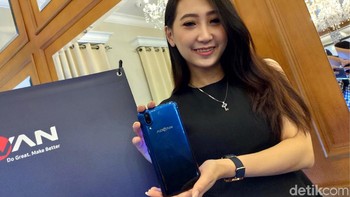 Bila kurang tersedia slot microSD 128 GB. Foto: Adi Fida Rahman/detikINET