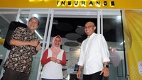 Kantor itu sengaja berada di pusat perbelanjaan dengan tujuan memberikan pelayanan yang menjangkau bagi seluruh pelanggannya. Foto: dok.Adira Insurance