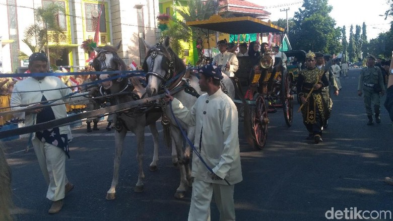 ASN Pemkab Situbondo Ramaikan Parade Kereta Kencana di HUT ke-201 ASN Pemkab Situbondo Ramaikan Parade Kereta Kencana di HUT ke-201
