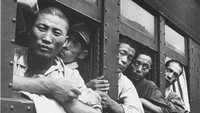 Para tentara dan pejuang Jepang menuju ke kampung halaman usai Jepang menyerah pada Sekutu. National Archives/Newsmakers.
