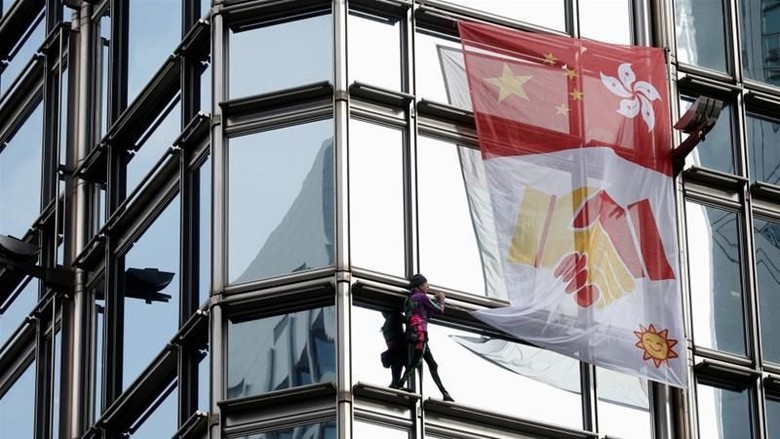 Serukan Perdamaian, Spiderman Asal Prancis Panjat Gedung di Hongkong Serukan Perdamaian, Spiderman Asal Prancis Panjat Gedung di Hongkong