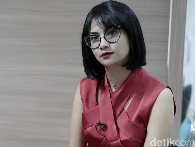 Vanessa Angel Berbikini Bikin Heboh