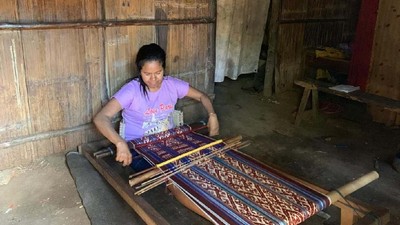 Senangnya Warga Desa di NTT Dapat Sambungan Listrik Gratis