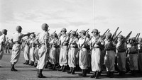 Jalan panjang perjuangan rakyat Indonesia itu pun akhirnya berbuah manis pada tanggal 17 Agustus 1945, saat Soekarno didampingi Mohammad Hatta memproklamasikan kemerdekaan Indonesia. Meski begitu, perjuangan untuk memerdekakan rakyat Indonesia masih terus berlangsung meski para penjajah telah meninggalkan Indonesia. Kini, perjuangan kemerdekaan Indonesia dimaknai dengan meratanya kesejahteraan rakyat Indonesia, kebebasan dalam berdemokrasi, dan keadilan bagi seluruh rakyat Indonesia. Three Lions/Getty Images.