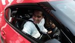 Momen Gibran-Kaesang Menjajal Supra Saat Intip Pabrik Toyota