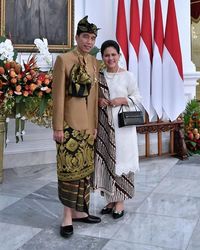 Unggah Foto Pakai Baju  Adat  di Instagram Kaki Jokowi  