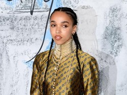 Jadi Model Iklan Calvin Klein yang Dilarang Beredar, FKA Twigs: Standar Ganda