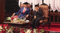 Momen Jokowi bersama Wapres Jusuf Kalla.