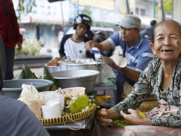Berusia Hampir 100 Tahun, Para Penjual Makanan Ini Tetap Semangat Lestarikan Kuliner Indonesia