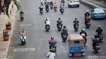 Nekat! Pemotor Ini Lawan Arah dan Nggak Pakai Helm