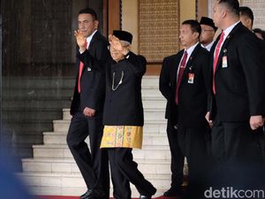 Penampilan Beda Maruf Amin Bercelana Panjang di Pidato Kenegaraan Jokowi