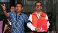 Dirut PT. Garuda Indonesia 2005-2014, Emirsyah Satar berada di Gedung KPK, Jakarta, Jumat (16/8/2019).