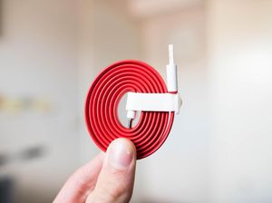 Suka Pinjam Kabel Data untuk Cas Ponsel? Ini Bahayanya