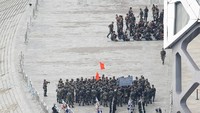 Kegiatan latihan para tentara China di Shenzhen itu pun menarik perhatian dunia, pasalnya kondisi politik yang tengah memanas di Hong Kong diduga menjadi salah satu alasan China untuk turun tangan.