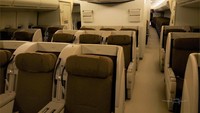 Dari foto-foto menunjukkan adanya kabin first class dan coach class. Pesawat itu juga memiliki secretary cabin yang lebih kecil, yang disediakan untuk para pelayan ketika melayani Keluarga Kekaisaran dan sekretaris saat mengangkut perdana menteri (Controller)  