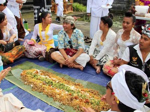 Ini 5 Tradisi Makan Bersama Khas Orang Indonesia