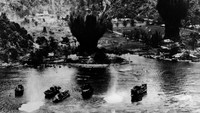 Jepang yang sempat menguasai Indonesia sekitar tahun 1942 hingga 1945 membuat Belanda melakukan berbagai cara untuk dapat merebut kembali Indonesia menjadi wilayah jajahannya. Peperangan pun tak terhindarkan.  Keystone/Getty Images.